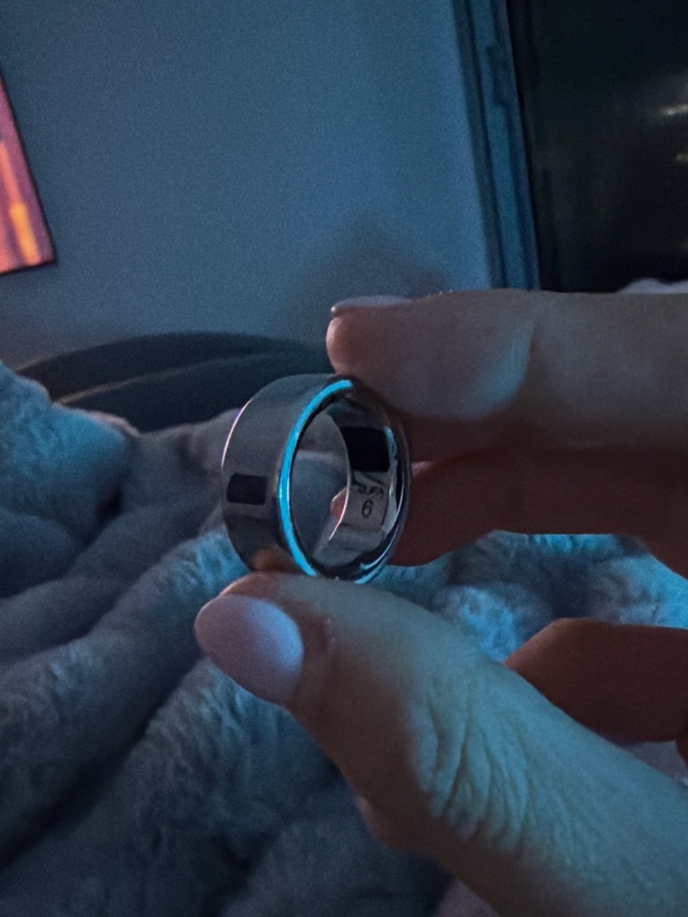 Oura Silver Smart Ring with Blue Accent